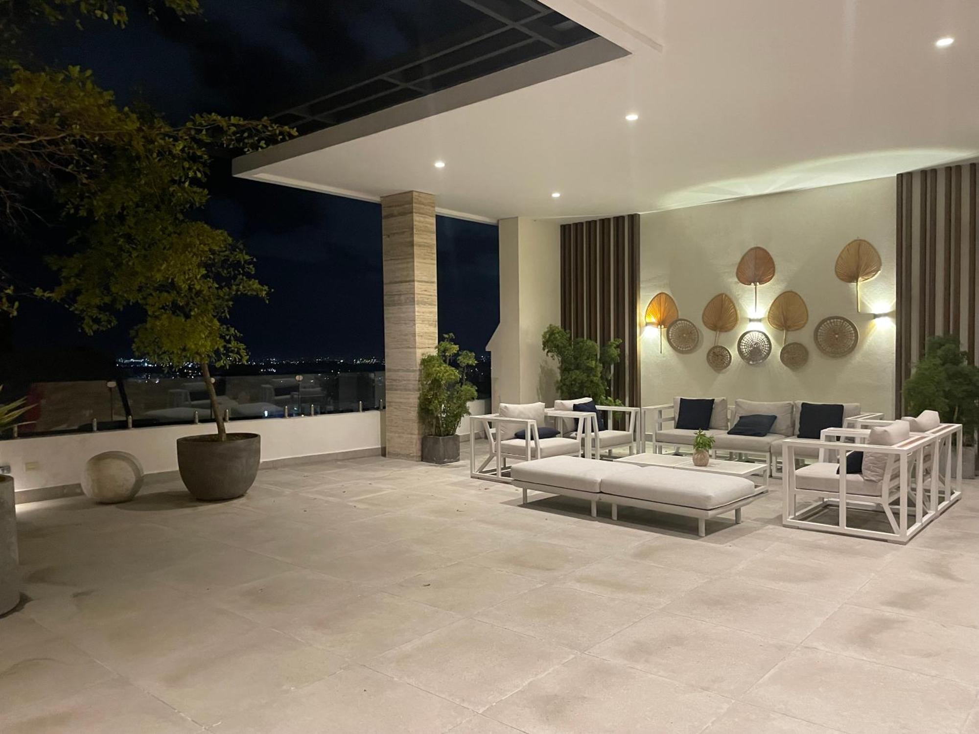 Piantini'S Skylight Apartment ซานโตโดมิงโก ภายนอก รูปภาพ
