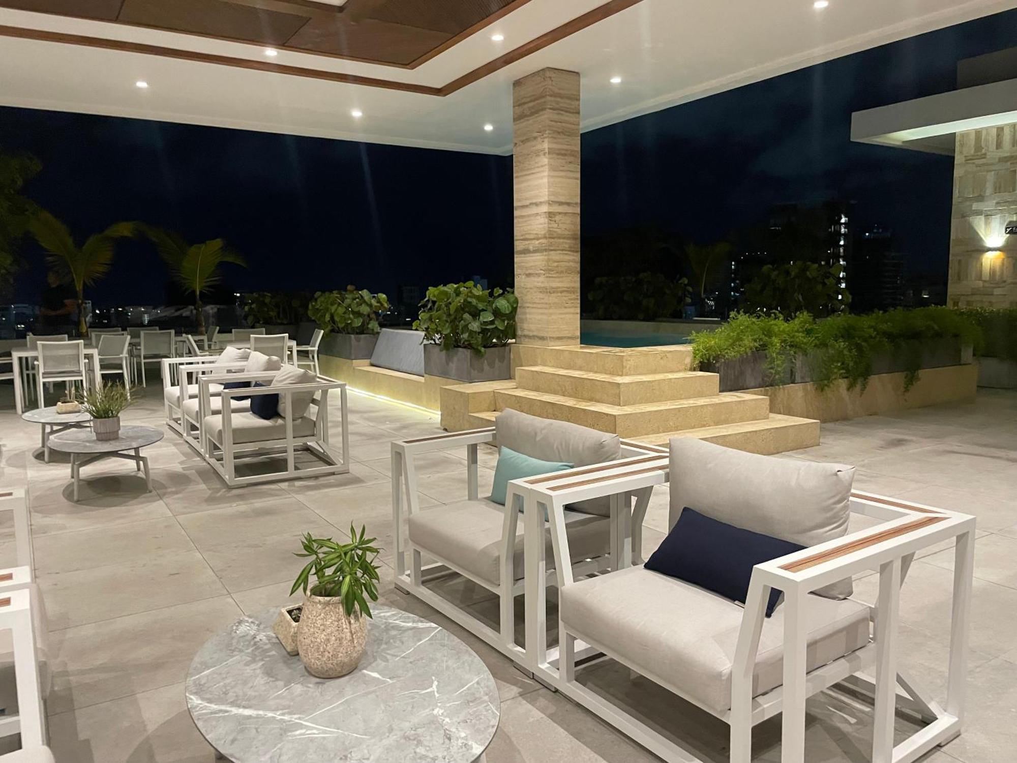 Piantini'S Skylight Apartment ซานโตโดมิงโก ภายนอก รูปภาพ